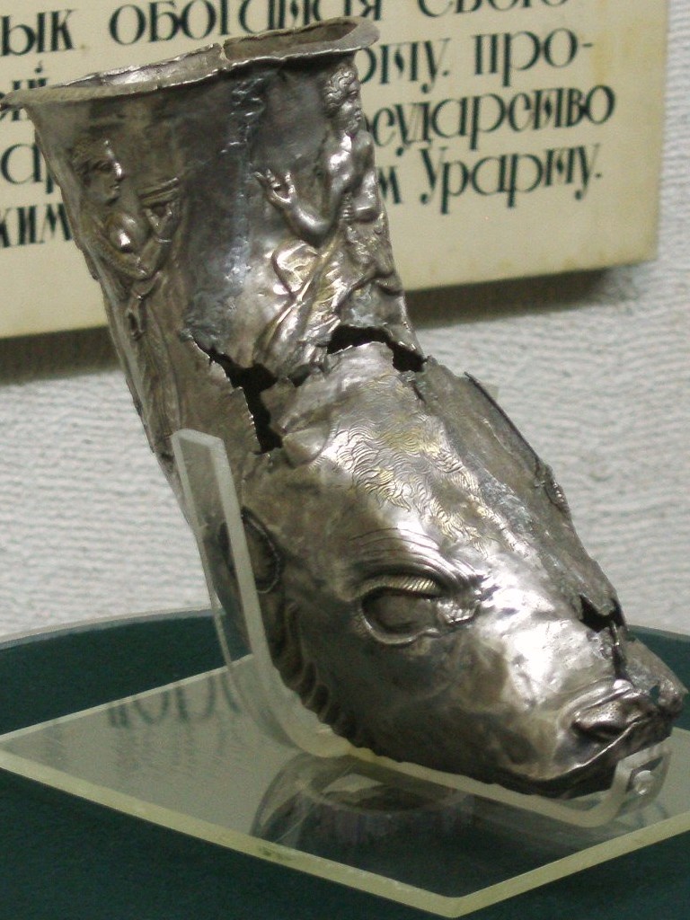 Achaemenid_Goblet_Erebuni2.JPG