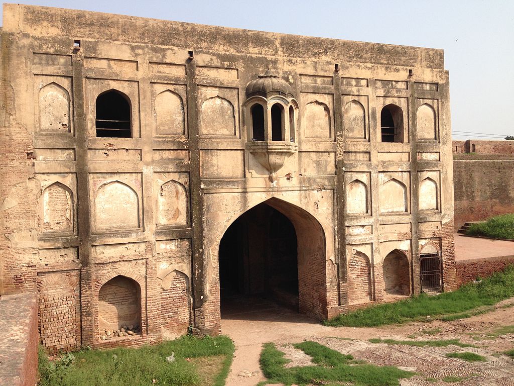 Akbari-Gate-Lahore-Fort.jpg