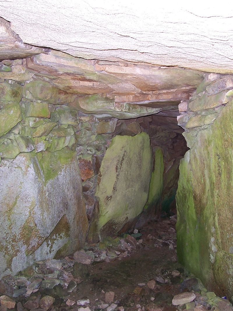 Barnenez_entrance.jpg
