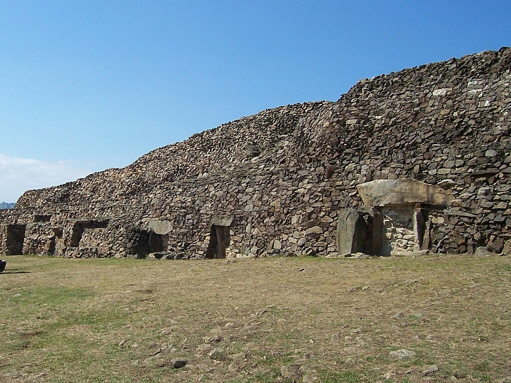 Barnenez_front2.jpg
