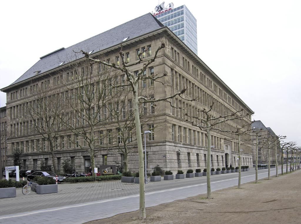 Behrens_düsseld_vodafon_ehem_mannesmann_von_nord.jpg