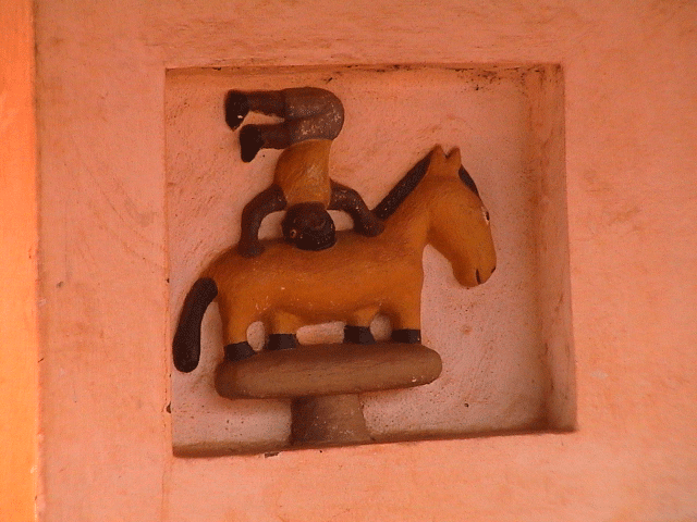 Benin00_Abomey_Palace_Relief_1480_Web.gif