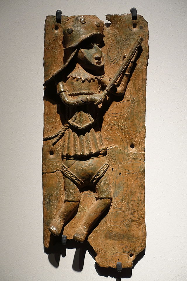 Benin_plaque_in_the_Ethnological_Museum,_Berlin_-_013.JPG