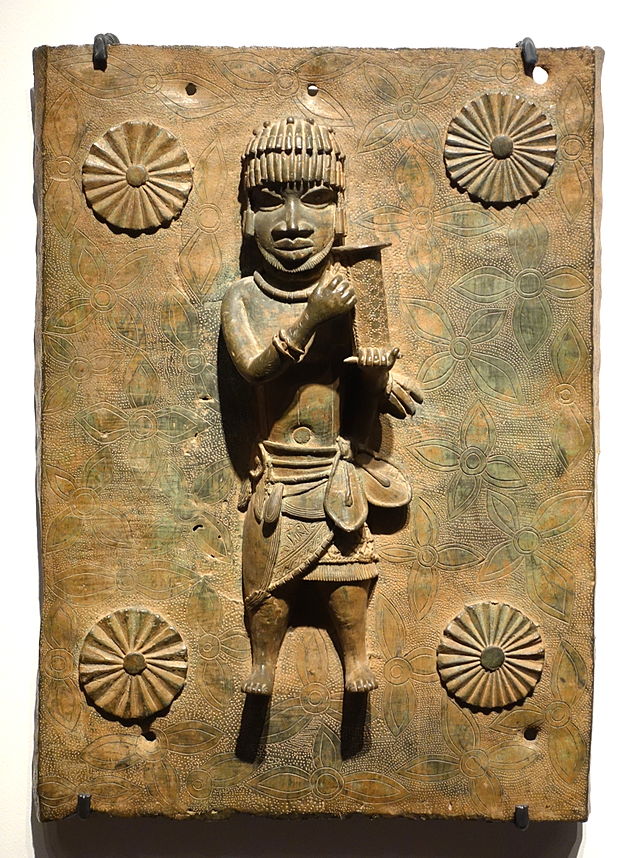 Benin_plaque_in_the_Ethnological_Museum,_Berlin_-_061.JPG