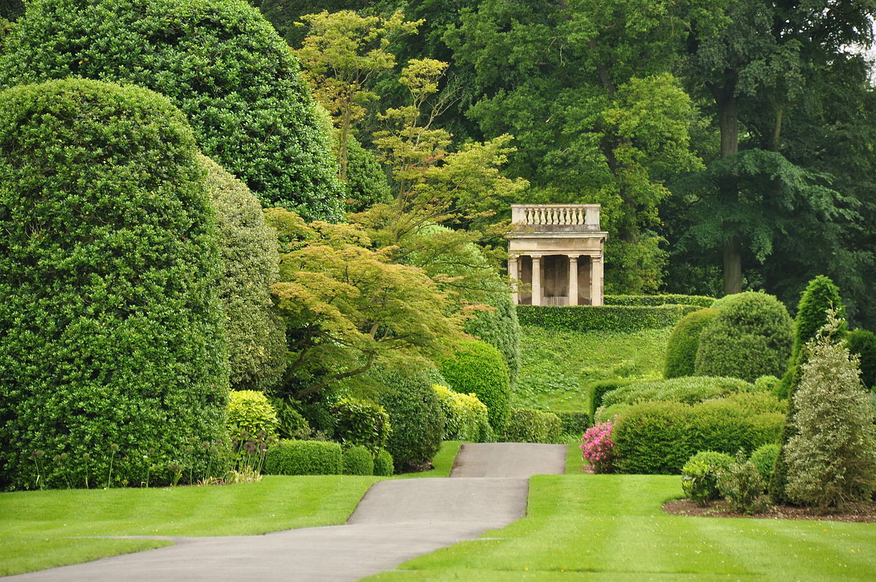 Brodsworth_Hall_gardens_(9028).jpg