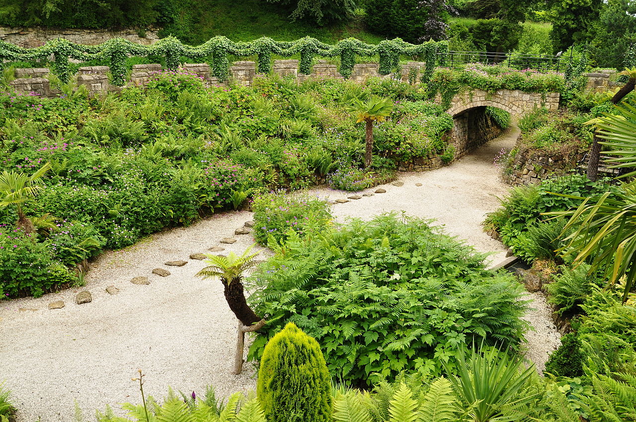 Brodsworth_Hall_gardens_(9088).jpg