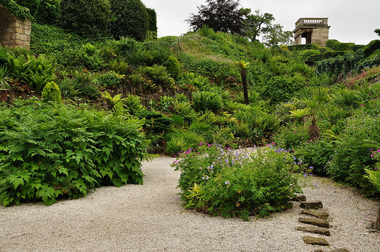Brodsworth_Hall_gardens_(9093).jpg