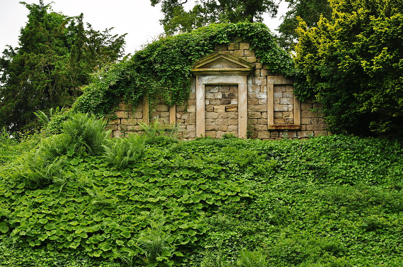 Brodsworth_Hall_gardens_(9105).jpg