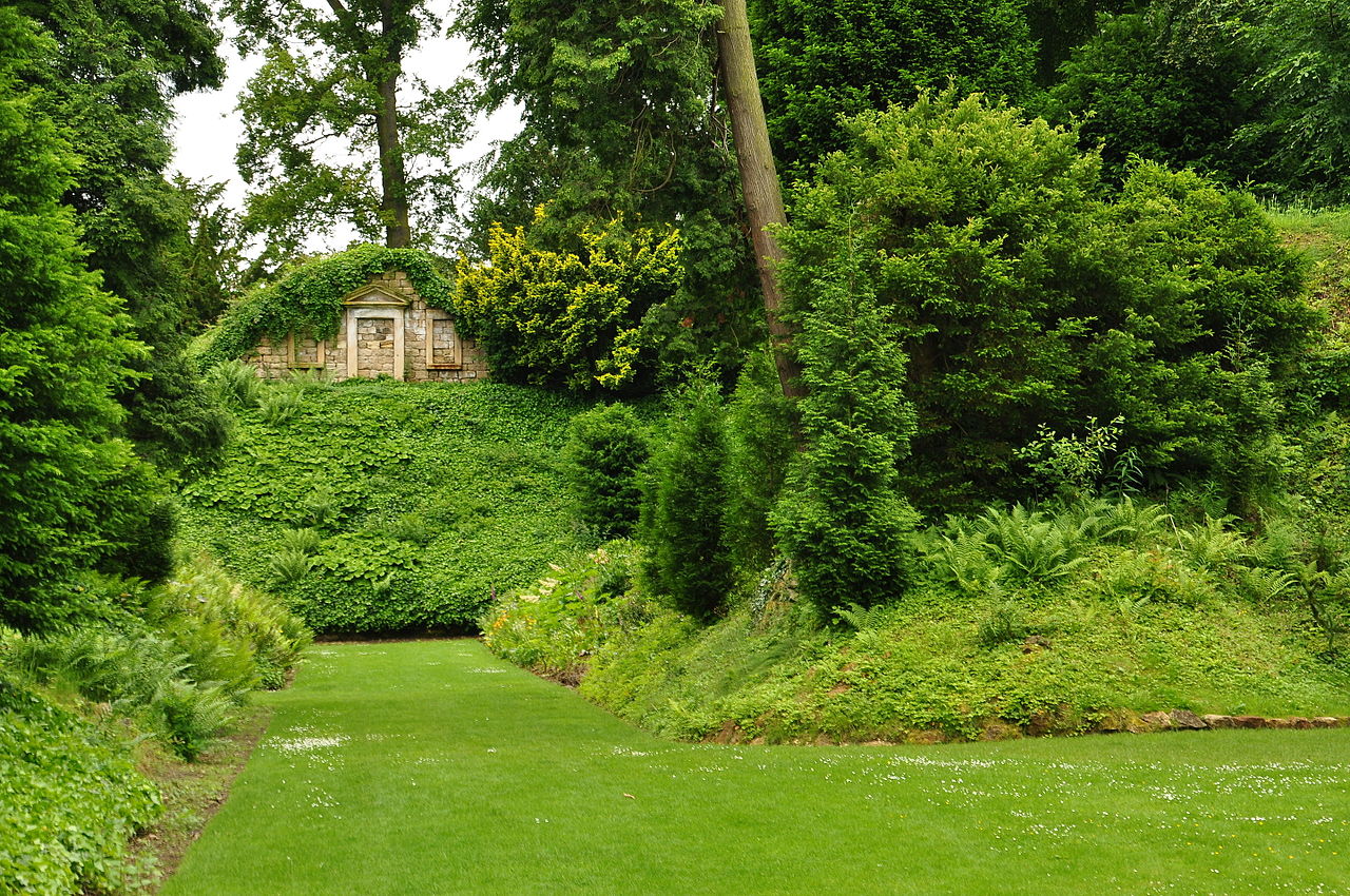 Brodsworth_Hall_gardens_(9109).jpg