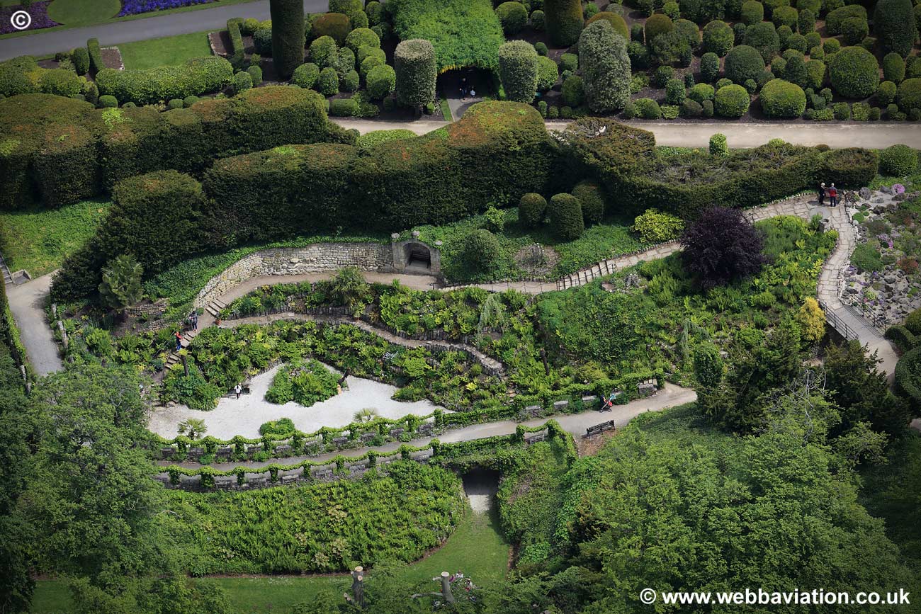Brodsworth_Hall_Gardens_jc13241.jpg