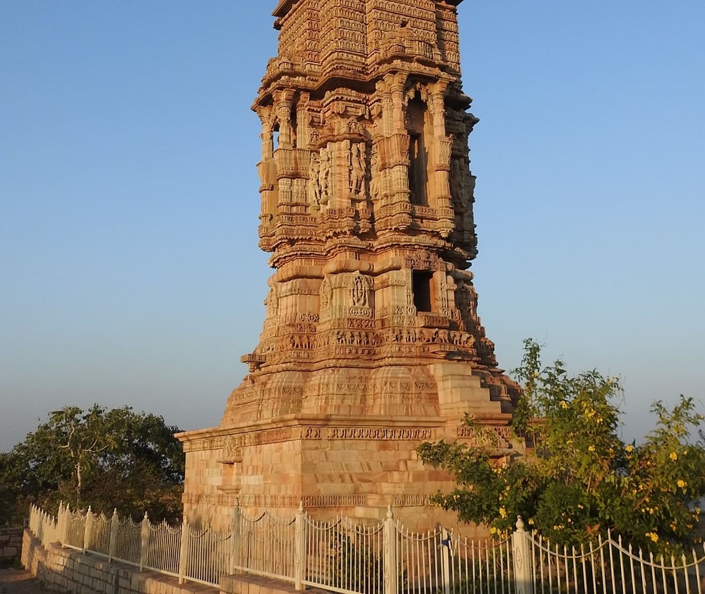 cинд читторhittaurgarh-kirti-stambh-148134877335-orijgp.jpg