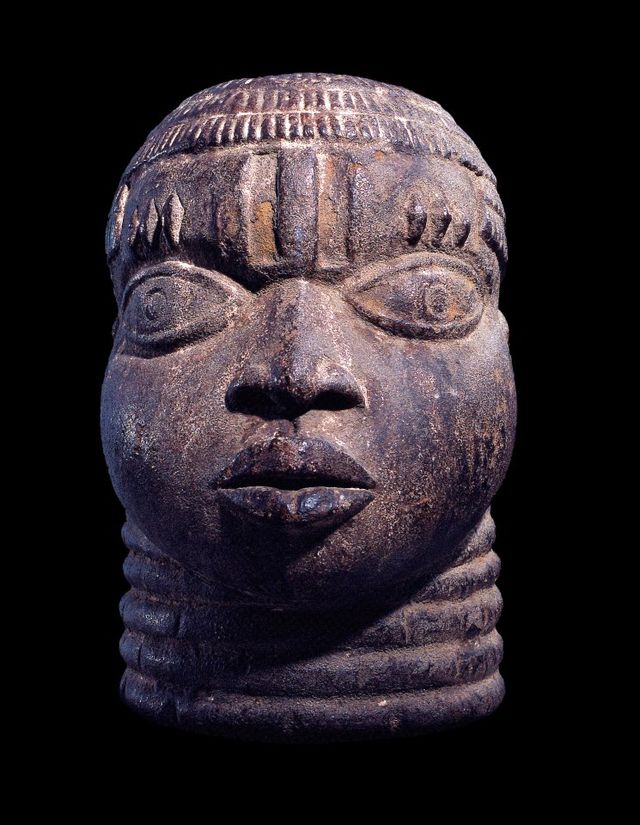 Cabeza_de_personaje._Antiguo_Reino_de_Benín.jpg
