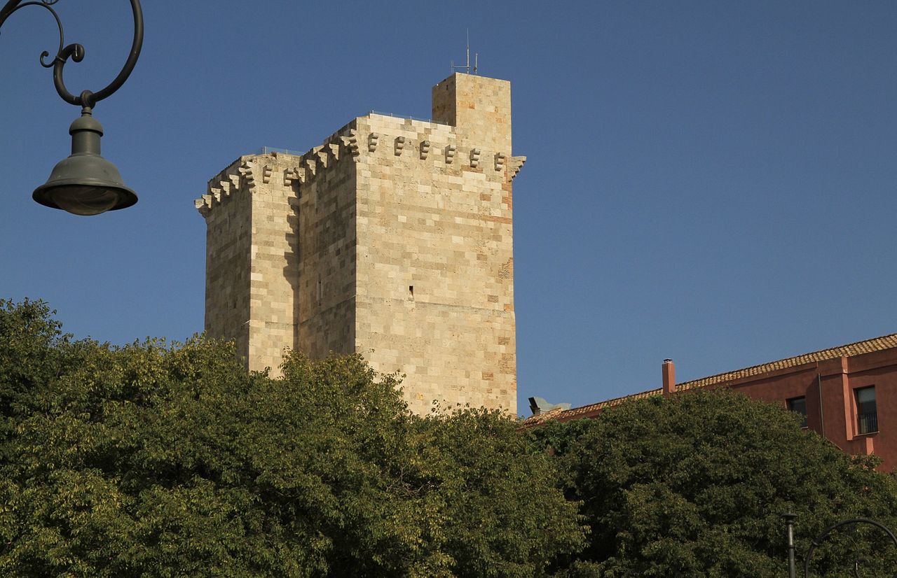 Cagliari_Castello_Torre_Pancrazio,_Cagliari,_Sardinia,_Italy_-_panoramio.jpg