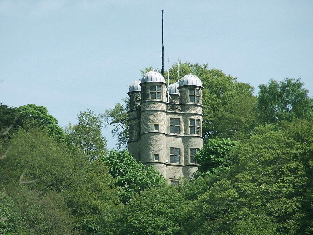 Chatsworth_Hunting_Tower_(1582)_from_the_park.jpg