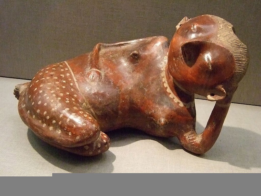 Chinesco_style_reclining_female_-_Nayarit_Mexico_-_300_BCE-300_CE.jpg