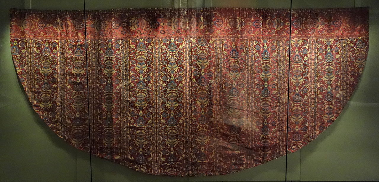 Church_vestment_for_European_export,_China,_Ming_dynasty,_late_16th_century.JPG