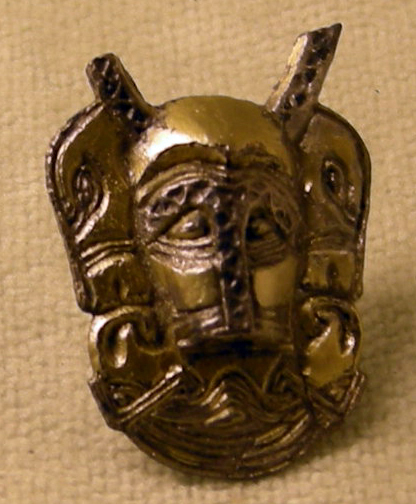 Cividale,_man,_frammento_di_fibula_da_necropoli_cella,_primo_terzo_del_VII_sec_2.jpg