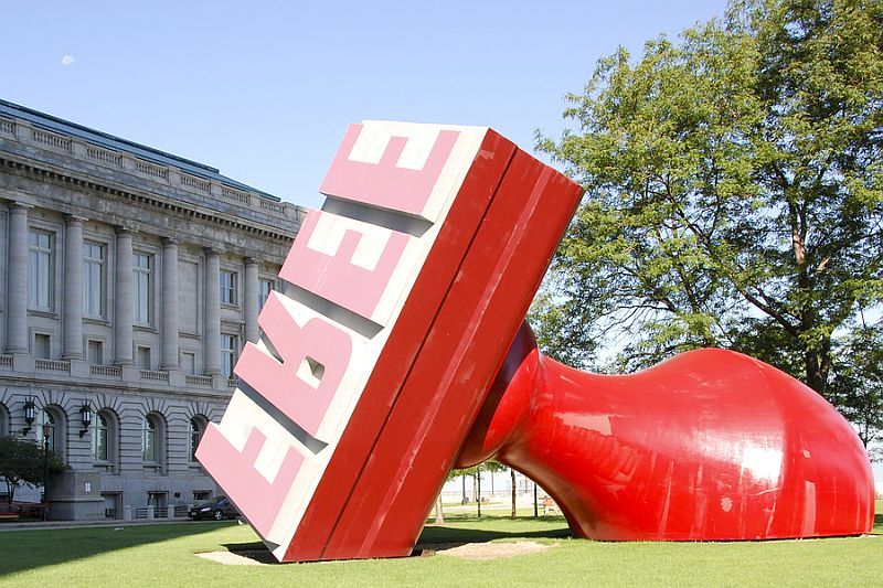 claes-oldenburg-free.jpg