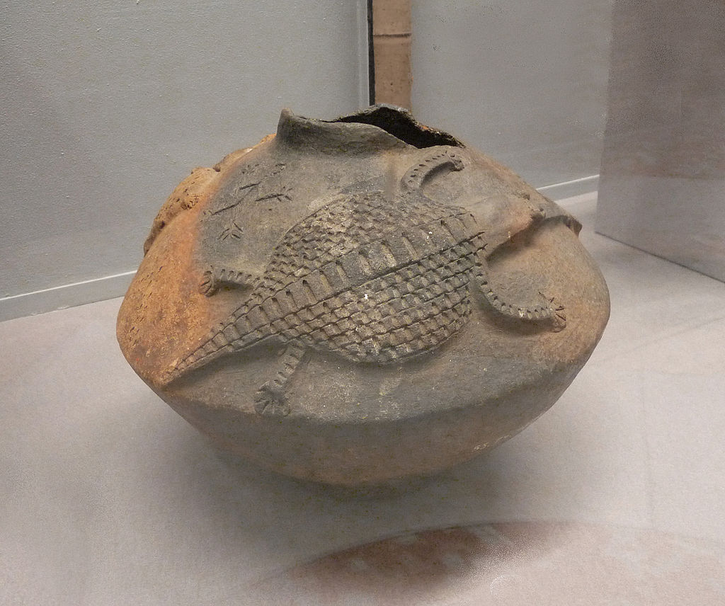 Cruche_à_motifs_zoomorphes_Luba-Musée_royal_de_l\'Afrique_centrale.jpg
