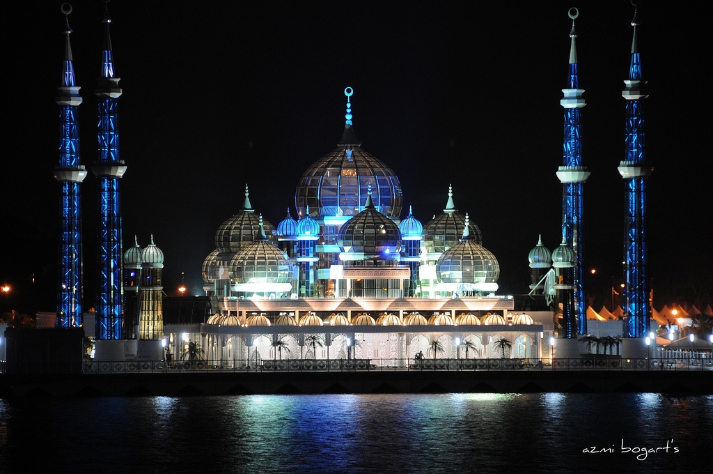 Cyristal Mosque in Kuala Terengganu - Malaysia (night).jpg