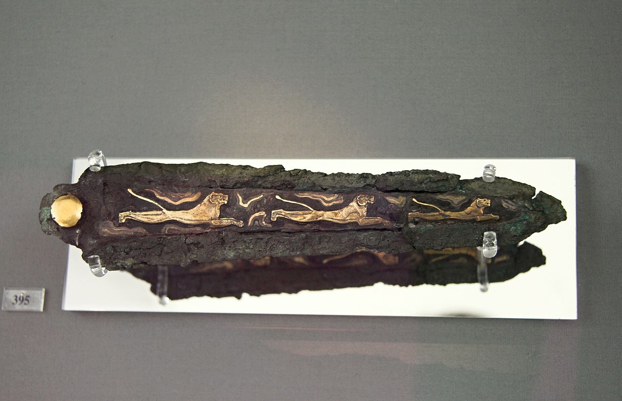 Dagger_inlaid_Mycenaean_16_c_BC_NAMA_080832.jpg