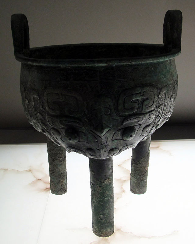 Dinastia_degli_zhou_occidentali_(inizio),_tripode_liding_per_la_carne,_1050-900_ac._ca.JPG