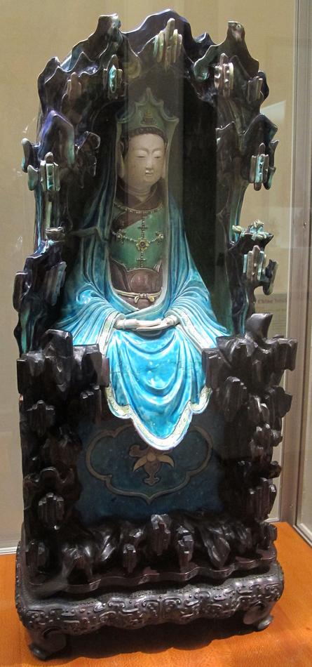 Dinastia_ming,_bodhisattva_avalokitesvara_in_una_grotta,_xvi_sec.JPG