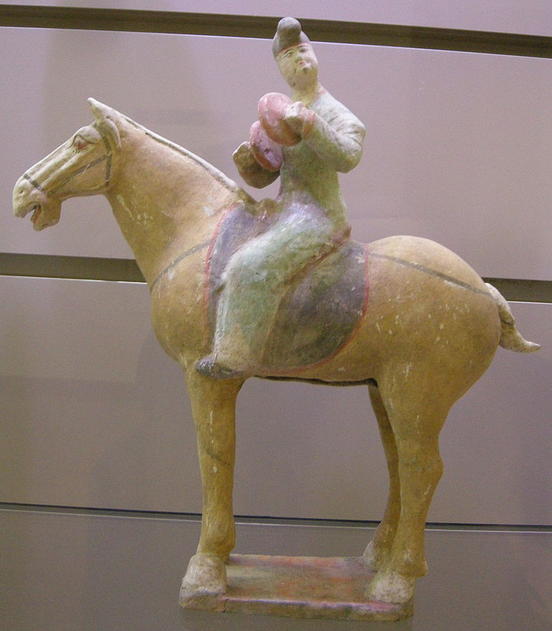 Dinastia_tang,_shanxi,_gruppo_di_sei_suonatori_a_cavallo,_650-750_ca.,_02.JPG