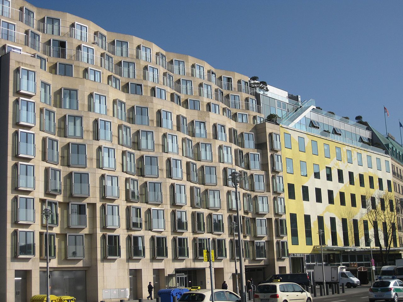 DZ_BANK,_BERLIN_-_panoramio.jpg