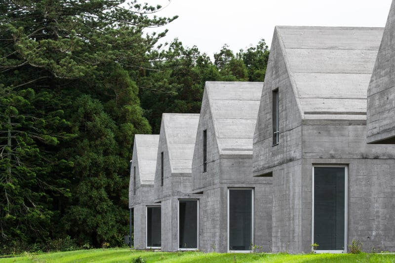 eduardo-souto-de-moura-adriano-pimenta-arquitetos-joao-morgado-casas-das-sete-cidades.jpg