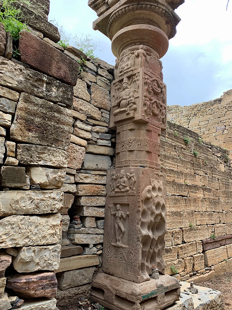 Entrance,_Navabrahma_temples_site,_Alampur,_Telangana_-_04.jpg