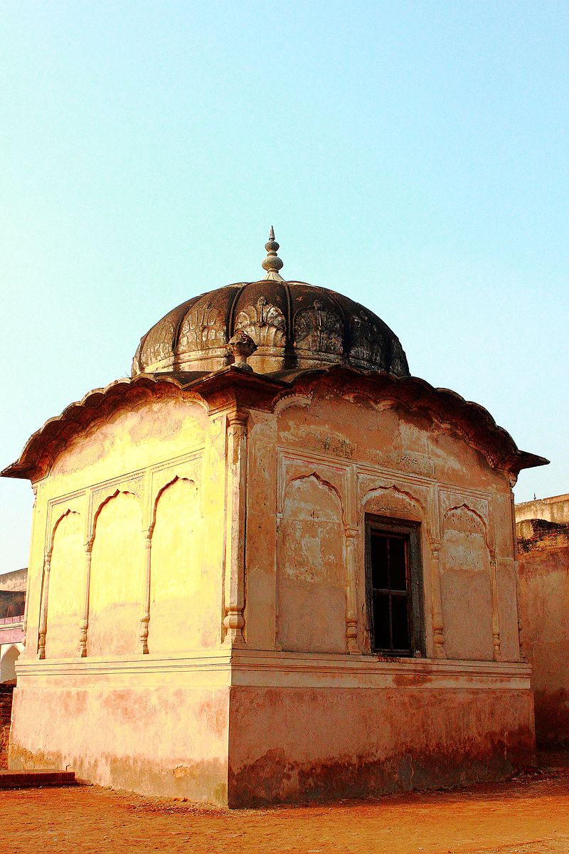Exterior_Facade_Lahore_Fort_2.JPG