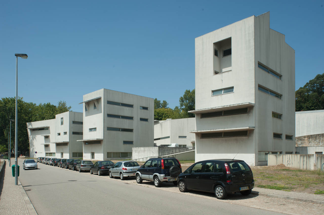 Faculdade_de_Arquitectura_da_Universidade_do_Porto._(6085849987).jpg