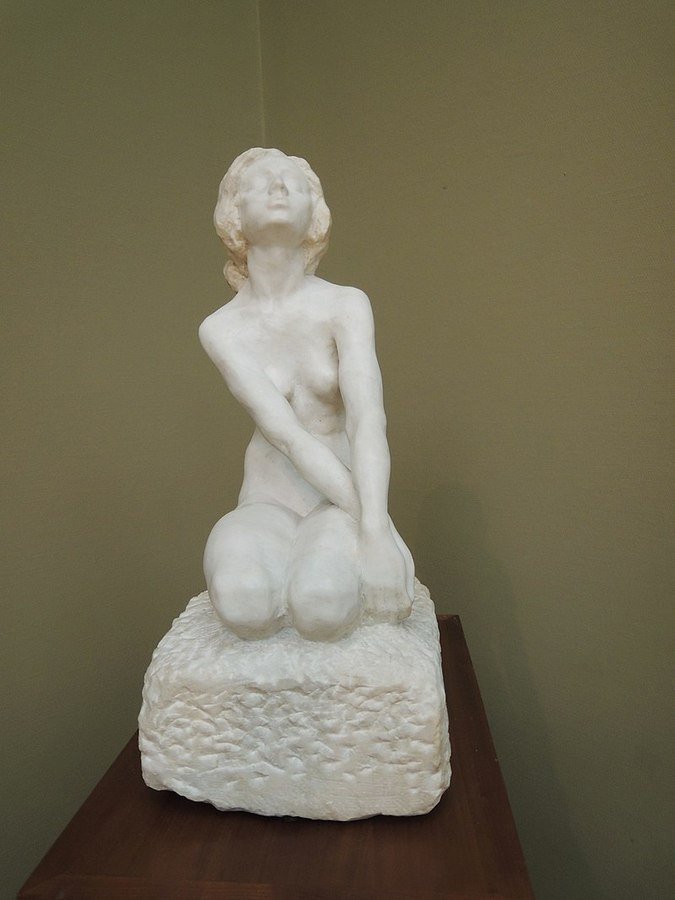 Female_figure_(kneeling)_by_V._Domogatskiy_(1913,_GTG)_0п1_by_shakko.jpg