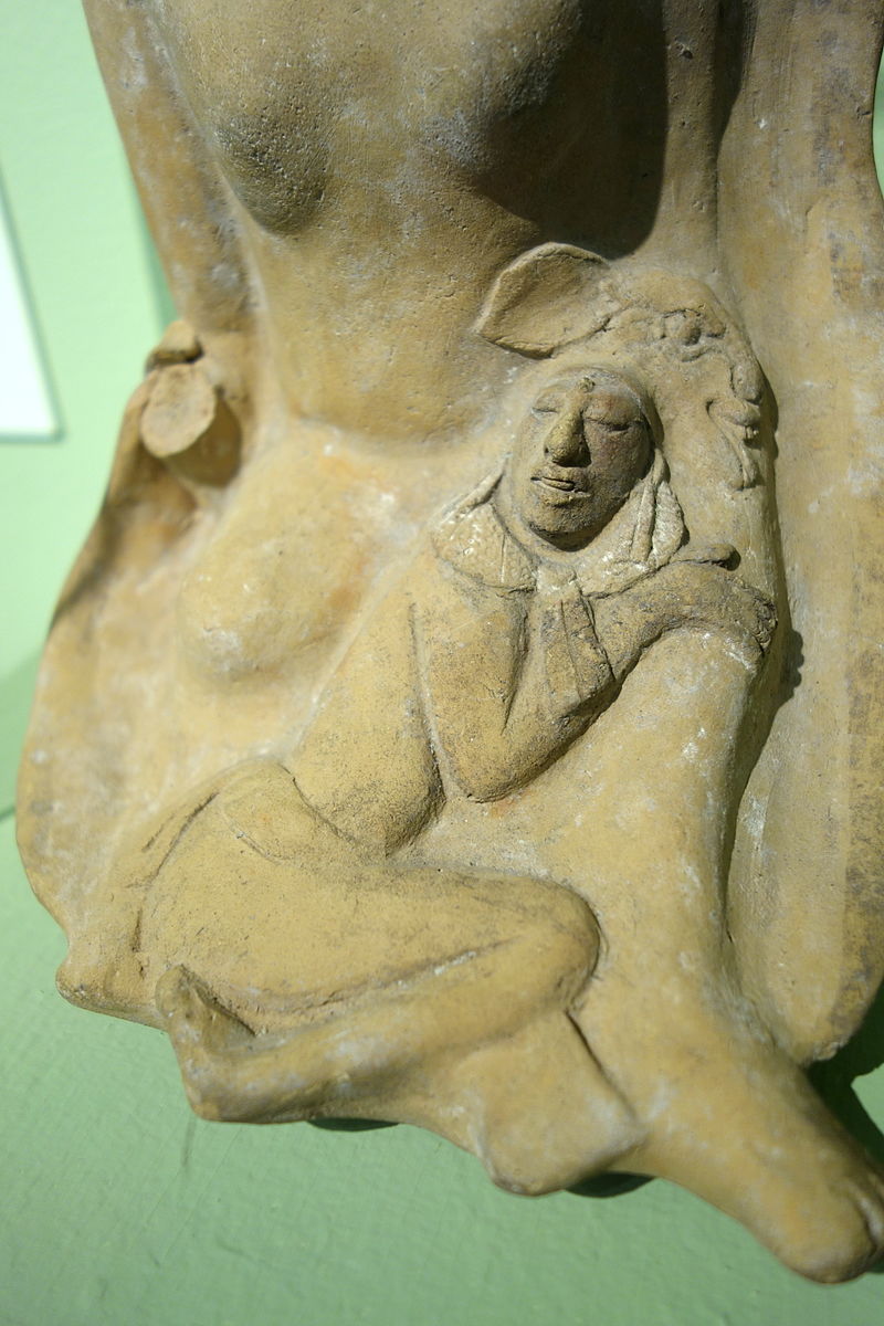 Figure_of_a_woman_with_child,_view_3c._600-900_AD,_ceramic.JPG