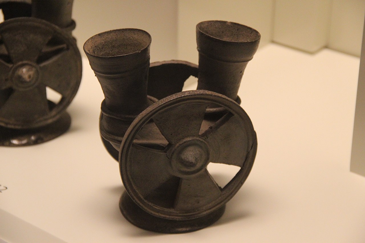 Gaya_Confederacy_Pottery_(17809127480).jpg