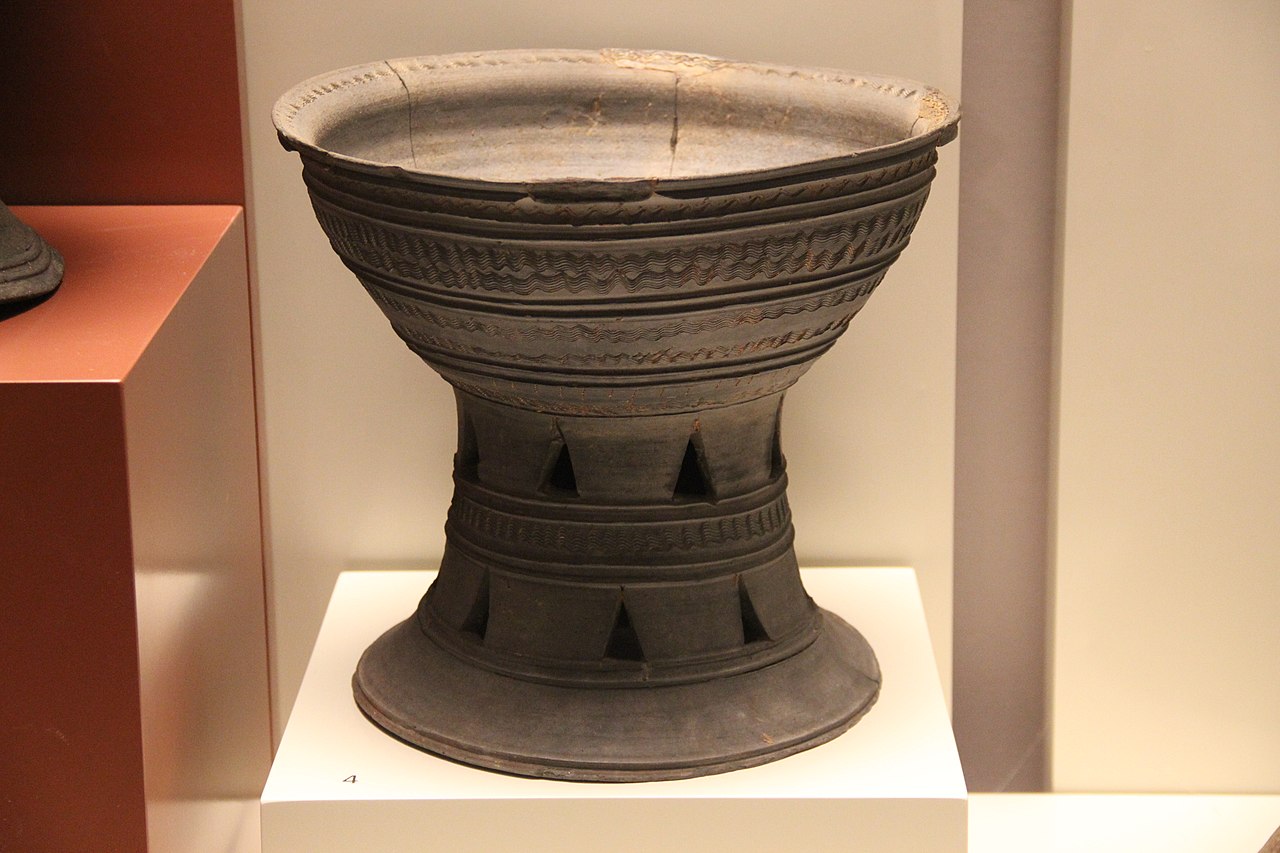 Gaya_Confederacy_Pottery_(17998938931).jpg