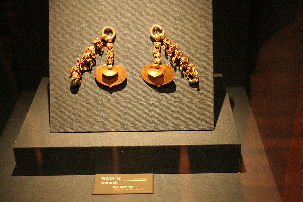 Gold_Earrings_of_King_Muryeong_무령왕_금귀걸이_02.jpg