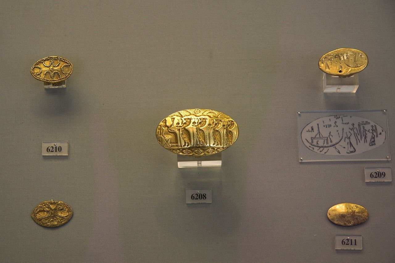 Gold_rings_with_reliefs_Mycenaean_Late_Bronze_Age_NAMA_080857.jpg