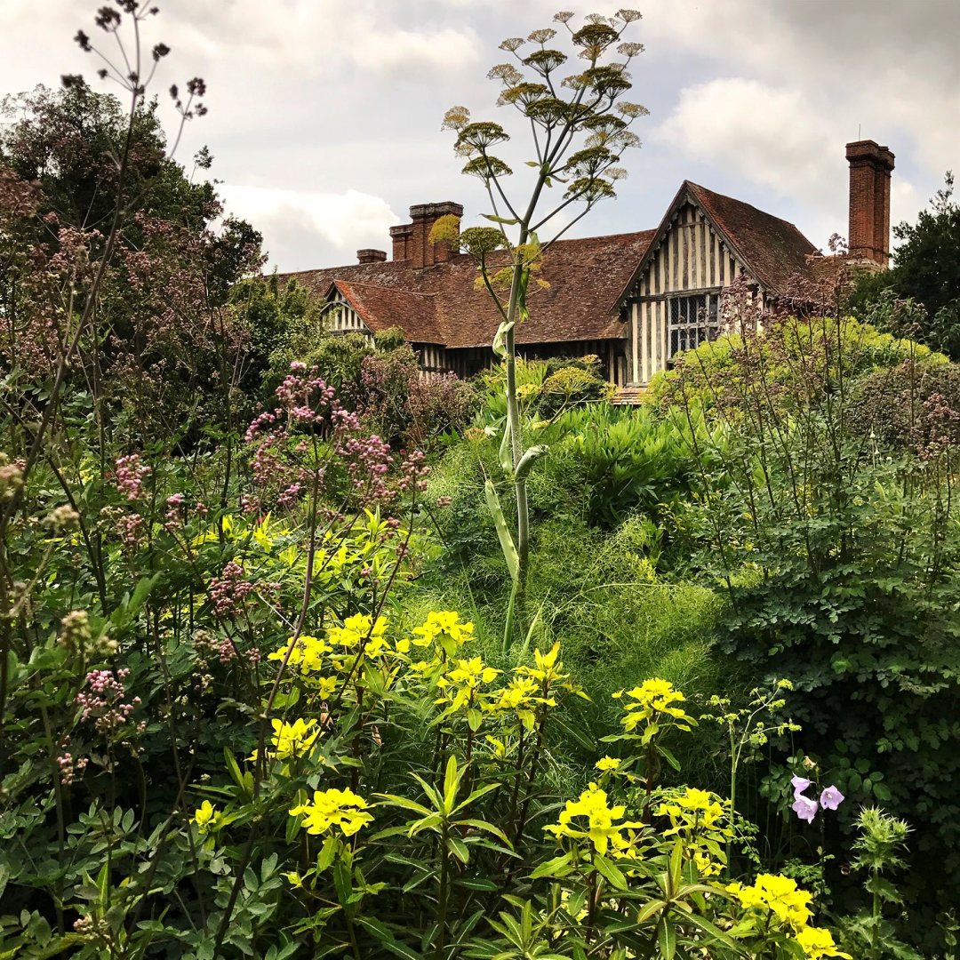 Great-Dixter-house-border-Lush-Garden-Design_1500px.jpg