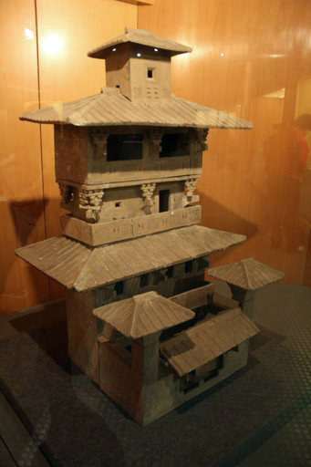 Han_Dynasty_pottery_tower2.JPG