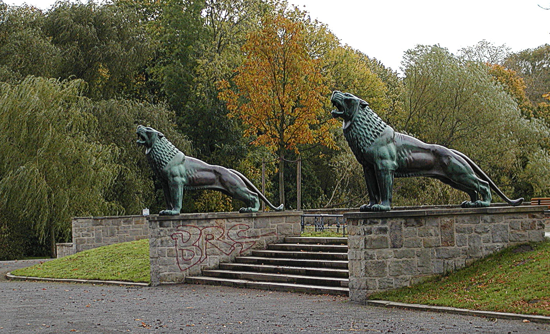Hannover_Löwen-Bastion_(Arno_Breker_1938)_2001_by-RaBoe.jpg