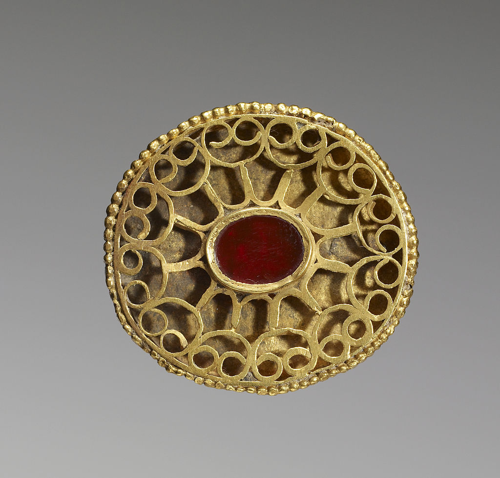 Hunnish_-_Fibula_-_Walters_57558.jpg