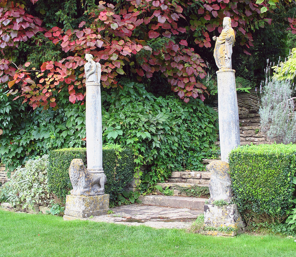 Iford_Manor_04.jpg