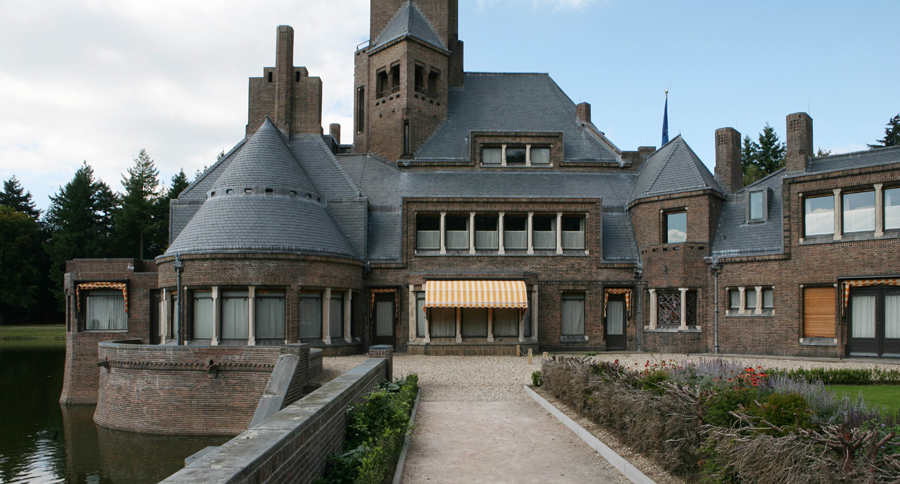 Jachthuis-Sint-Hubtertus-leisteen-dak.jpg