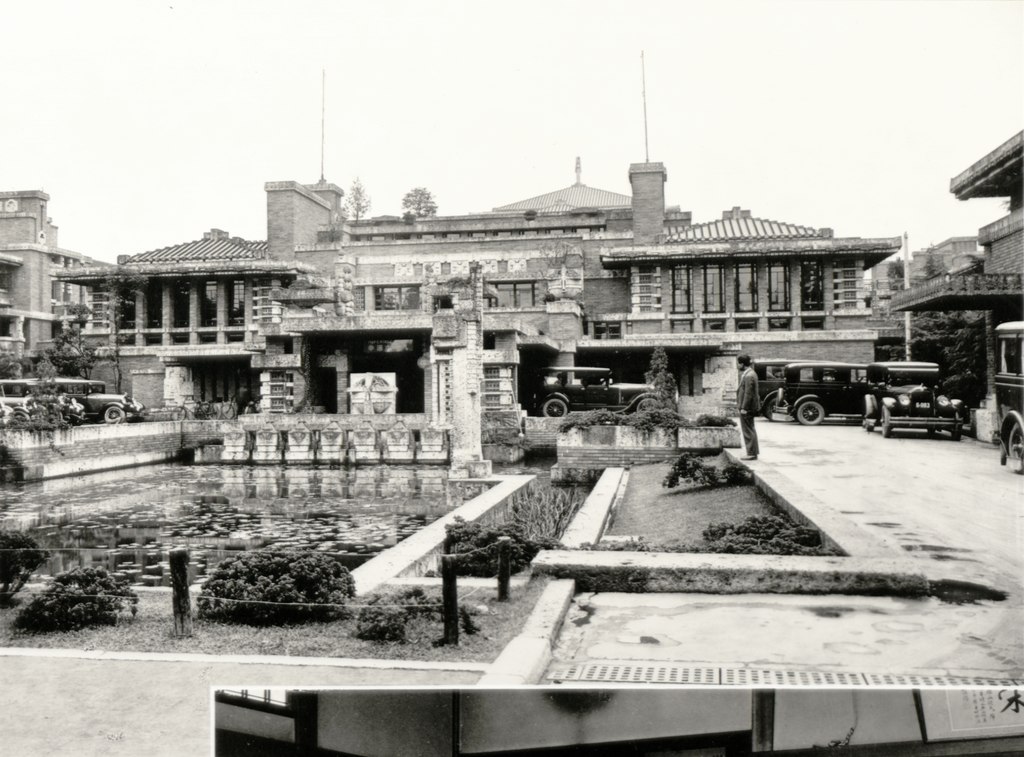 KITLV_A367_-_Imperial_Hotel_te_Tokio,_KITLV_38381.tiff.jpg