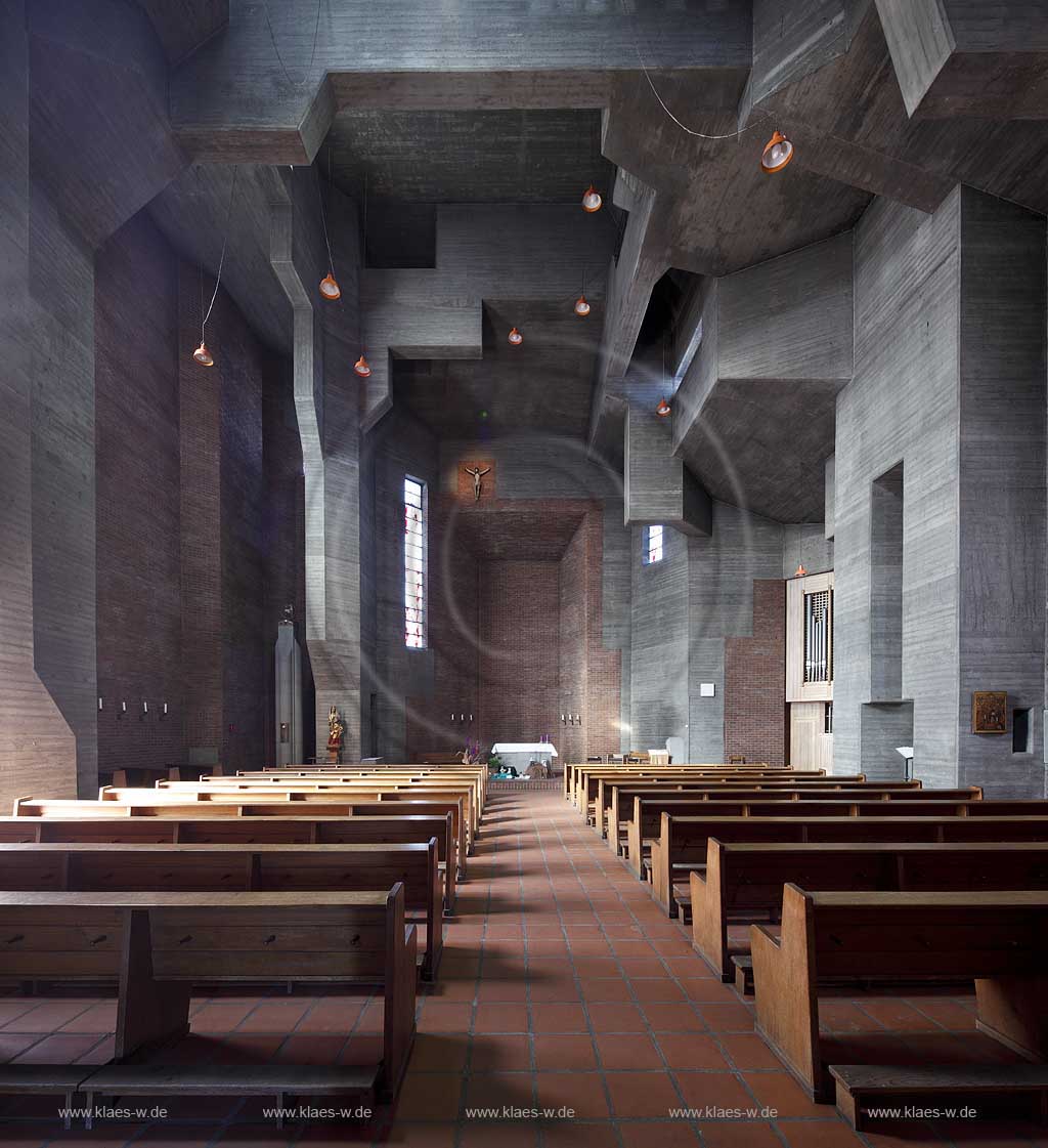 koeln_lindenthal_kirche_christi_auferstehung_gottfried_boehm_15763.jpg