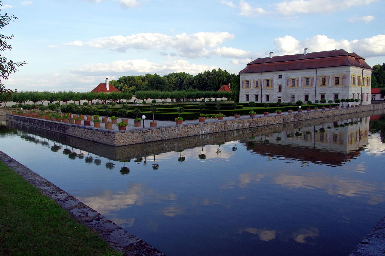 Kratochvile_Namesticko_12_(27595210194).jpg