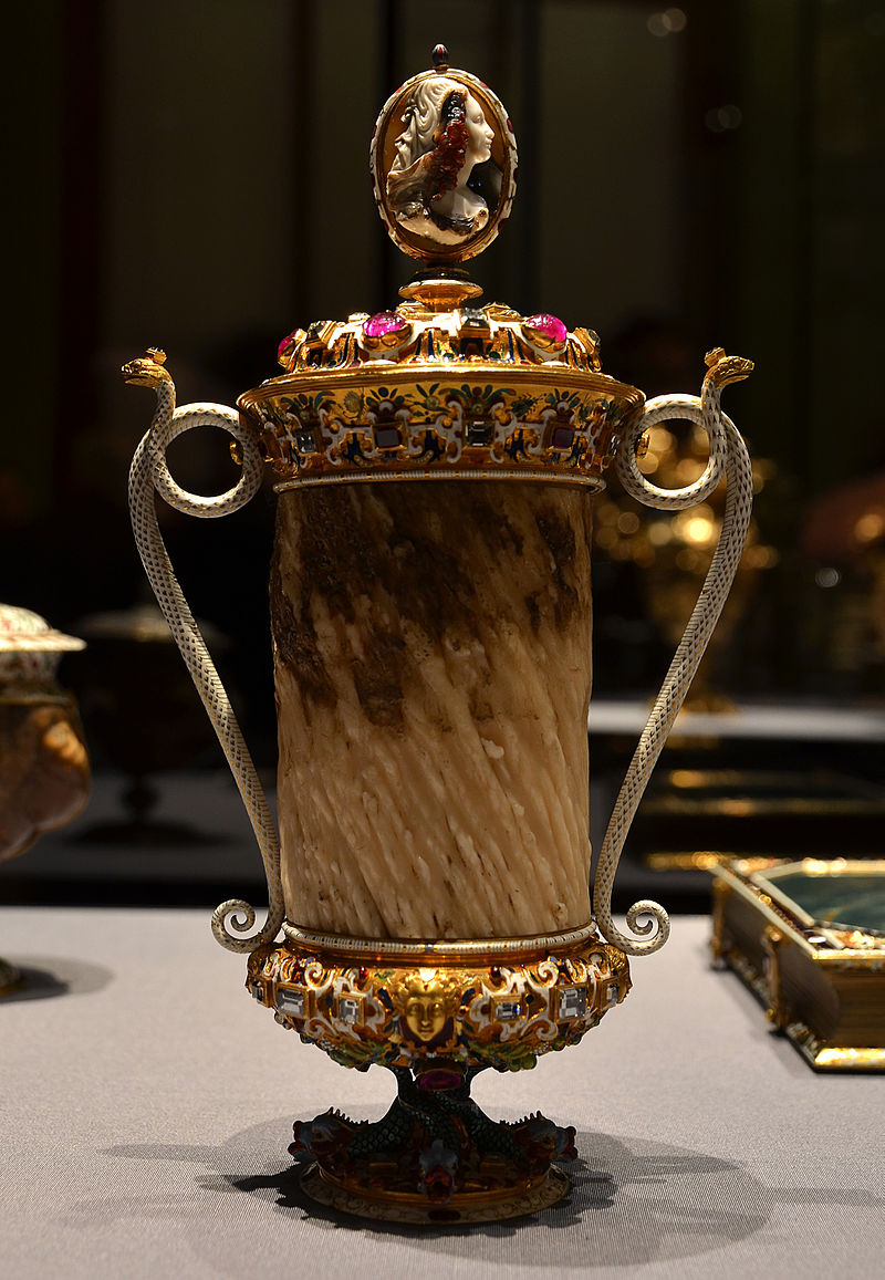 Kunsthistorisches_Museum_09_04_2013_Narwhal_goblet.jpg