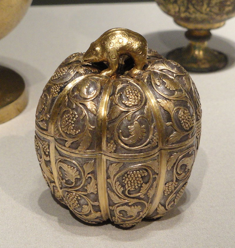 Lidded_box_in_form_of_aid_Tang_dynasty,_late_7th-early_8th_century_AD,_c.JPG